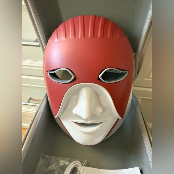 LED Face Mask - Picture 4 of 9